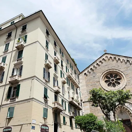 A Due Passi Dal Teatro